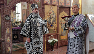 Архиепископ Юстиниан совершил Литургию Преждеосвященных даров в храме Городовиковска