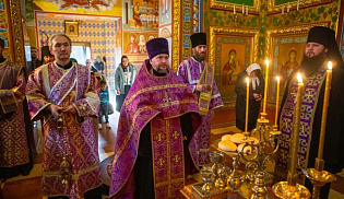 В канун Благовещения архиепископ Юстиниан совершил уставное богослужение в Казанском соборе Элисты