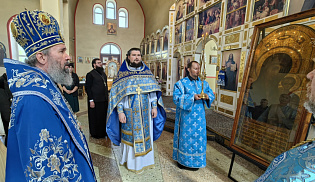 В праздник Похвалы Пресвятой Богородицы архиепископ Юстиниан совершил Литургию в храме села Приютное
