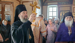 Архиепископ Юстиниан совершил Литургию в Крестовоздвиженском храме Костерева