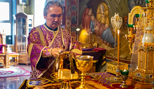 В праздник Благовещения архиепископ Юстиниан совершил Литургию в Казанском соборе Элисты
