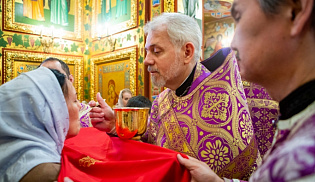 В праздник Благовещения архиепископ Юстиниан совершил Литургию в Казанском соборе Элисты