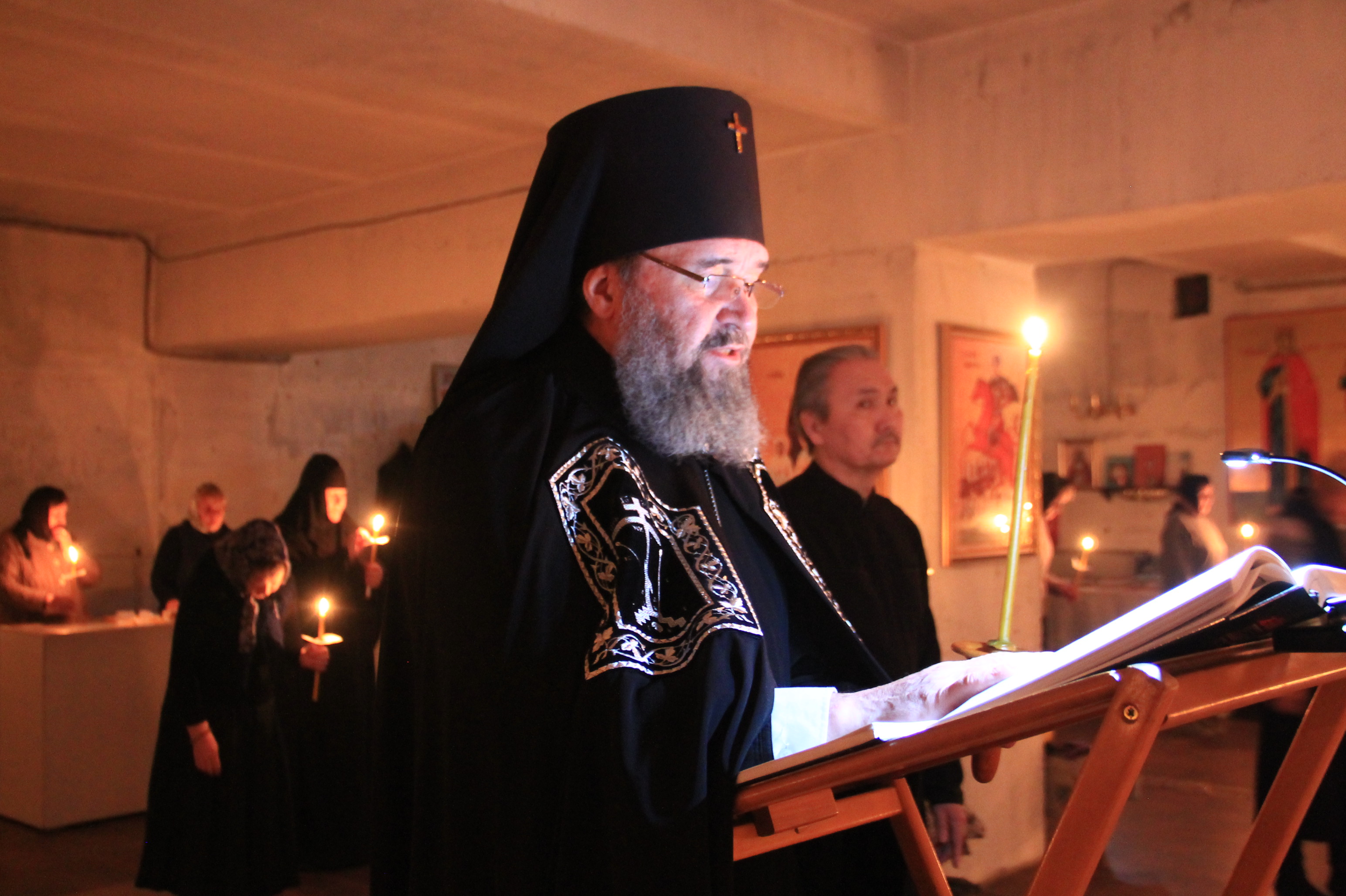 Архиепископ Юстиниан совершил чтение канона Андрея Критского в храме Софии Элисты 