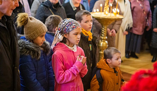 В Неделю Торжества Православия архиепископ Юстиниан совершил Литургию в Казанском соборе Элисты