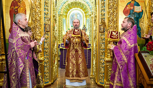 В Неделю Торжества Православия архиепископ Юстиниан совершил Литургию в Казанском соборе Элисты