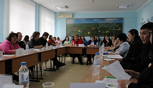Священнослужители Казанского собора приняли участие в круглом столе по вопросам взаимодействия семьи и образовательной организации