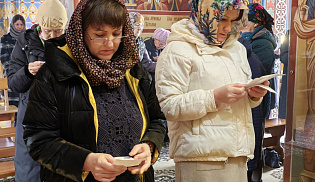 Во вторник первой седмицы Великого поста архиепископ Юстиниан молился за уставным богослужением в Казанском соборе Элисты 