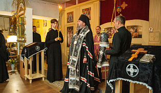 Архиепископ Юстиниан совершил вечерню и чин прощения в Софийском храме Элисты 