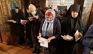 Архиепископ Юстиниан совершил чтение канона Андрея Критского в Казанском соборе Элисты 